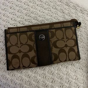 Coach wristlet wallet